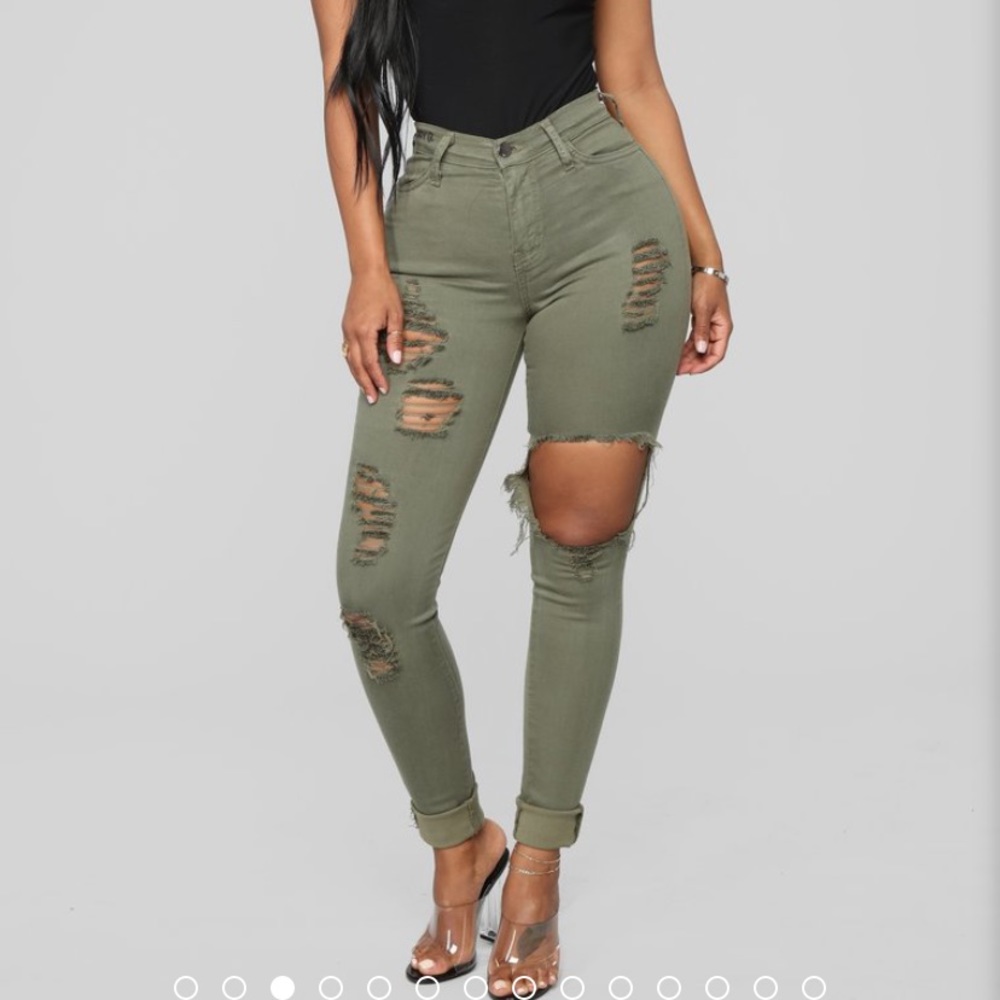 Bought the wrong size , never worn with tag .